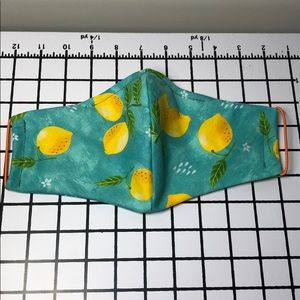 100% cotton face mask with adjustable nose bridge